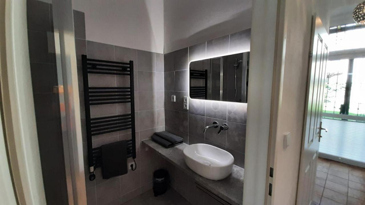 Pia'S Gardenview Apartment Vienna Exterior photo